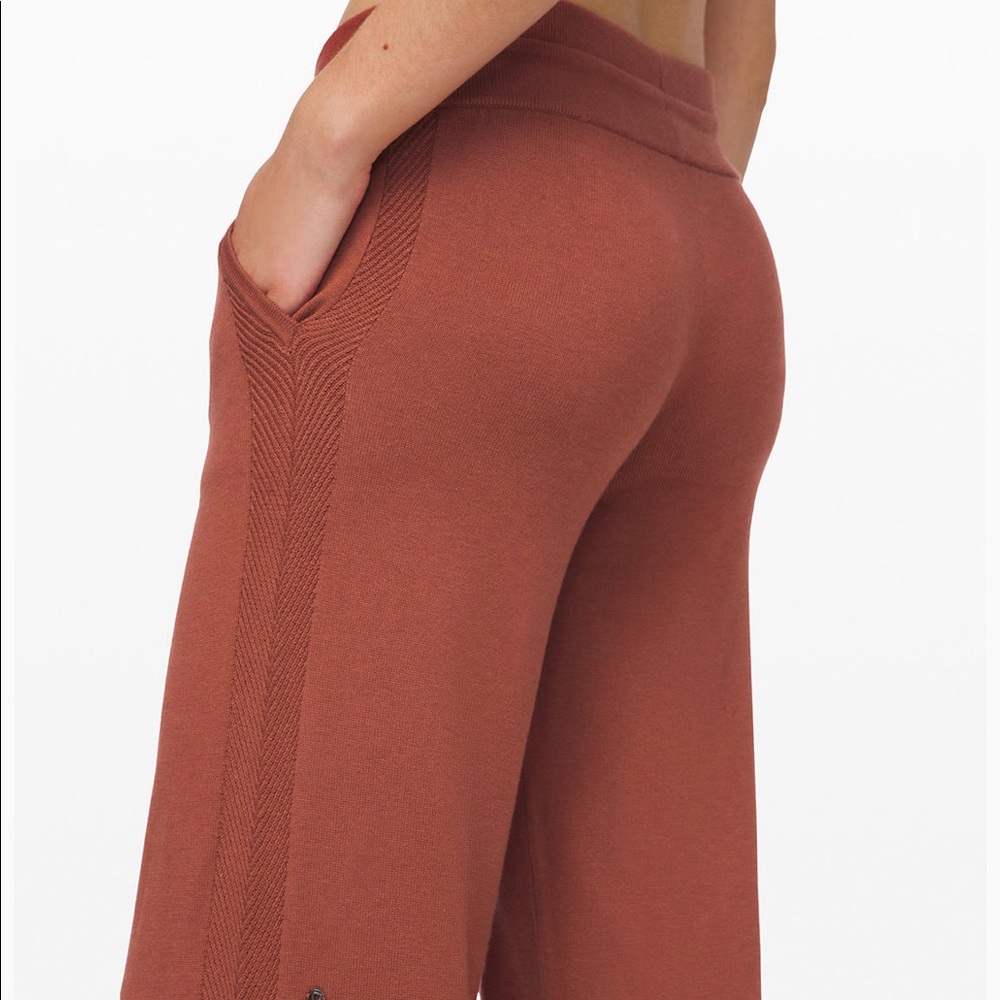Lululemon in the comfort zone pant - Picture 2 of 4